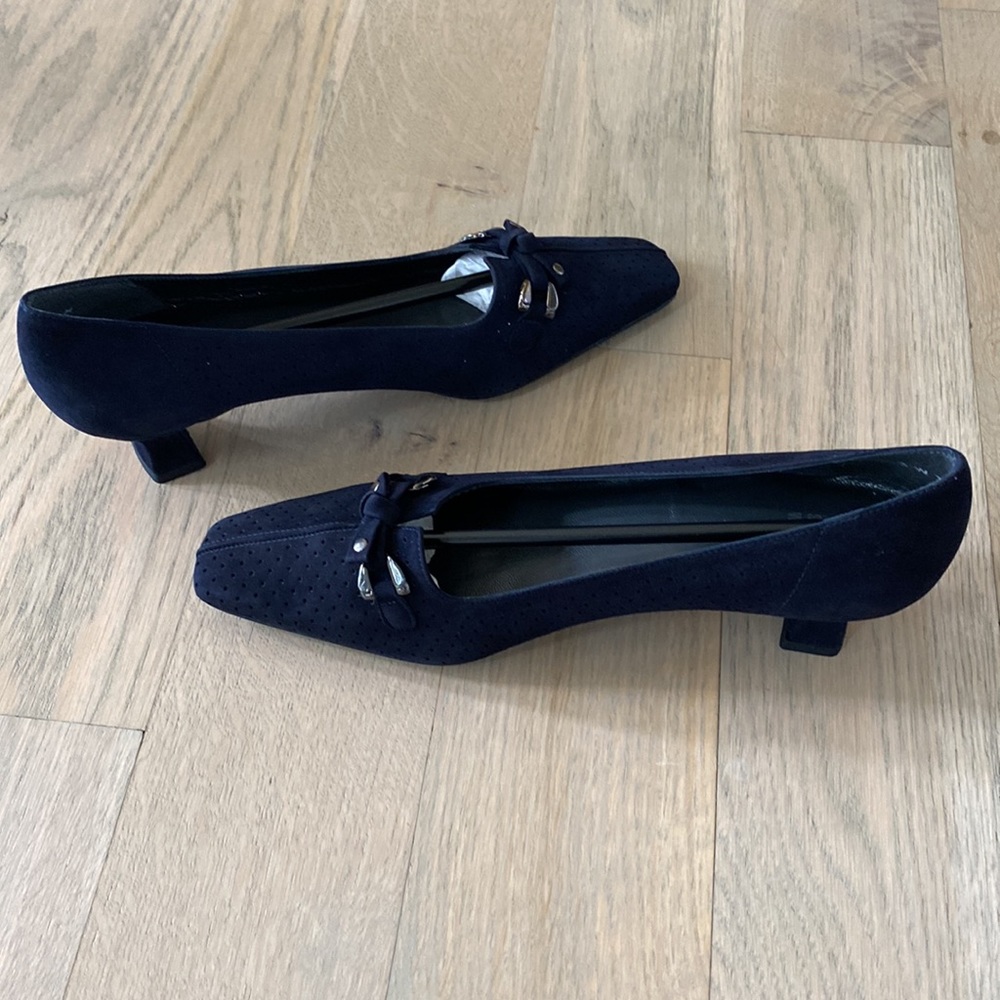Stuart Weitzman Navy Suede Kitten Heel Pumps